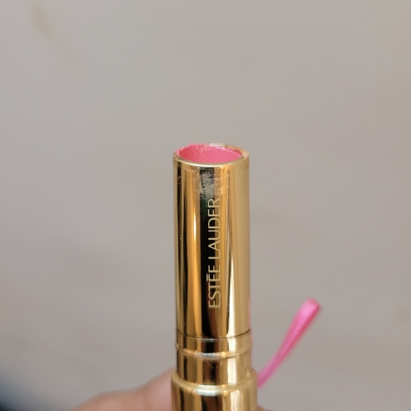 Estee Lauder's Maui Kiss Lipstick - Picture 5 of 8